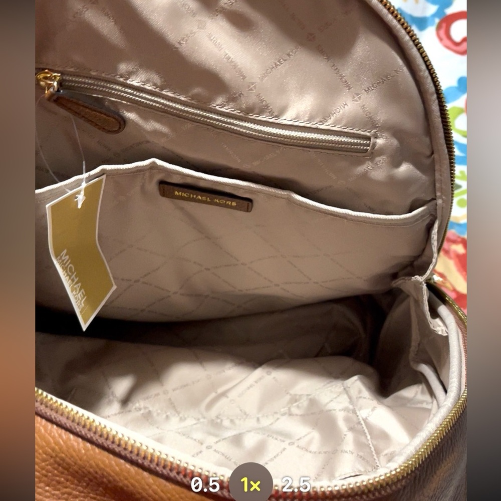 🆕🌺MICHAEL KORS Backpack🌺 - Picture 10 of 16